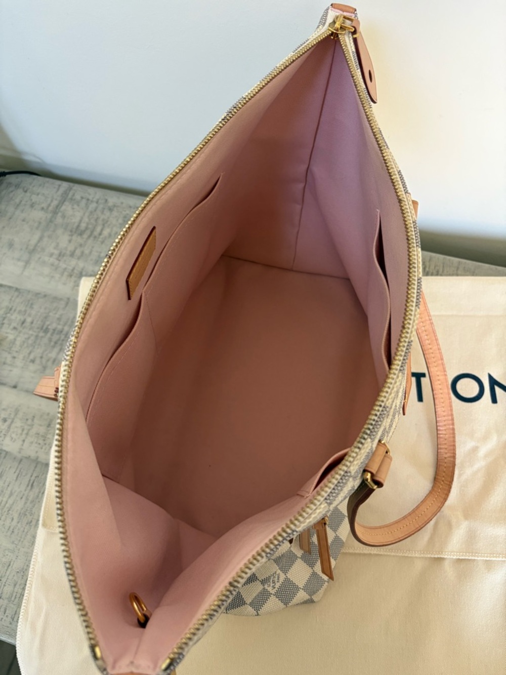 Louis Vuitton Damier Azur Totally MM Tote – Authentic w/ Receipt, Lock & Keys - Picture 10 of 13